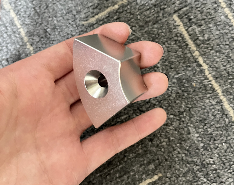 磁瓦可以钻孔吗？打孔电机磁瓦（图片 定做 生产厂家）
